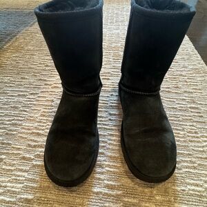 UGG Women’s Classic Short Black Boots size 7